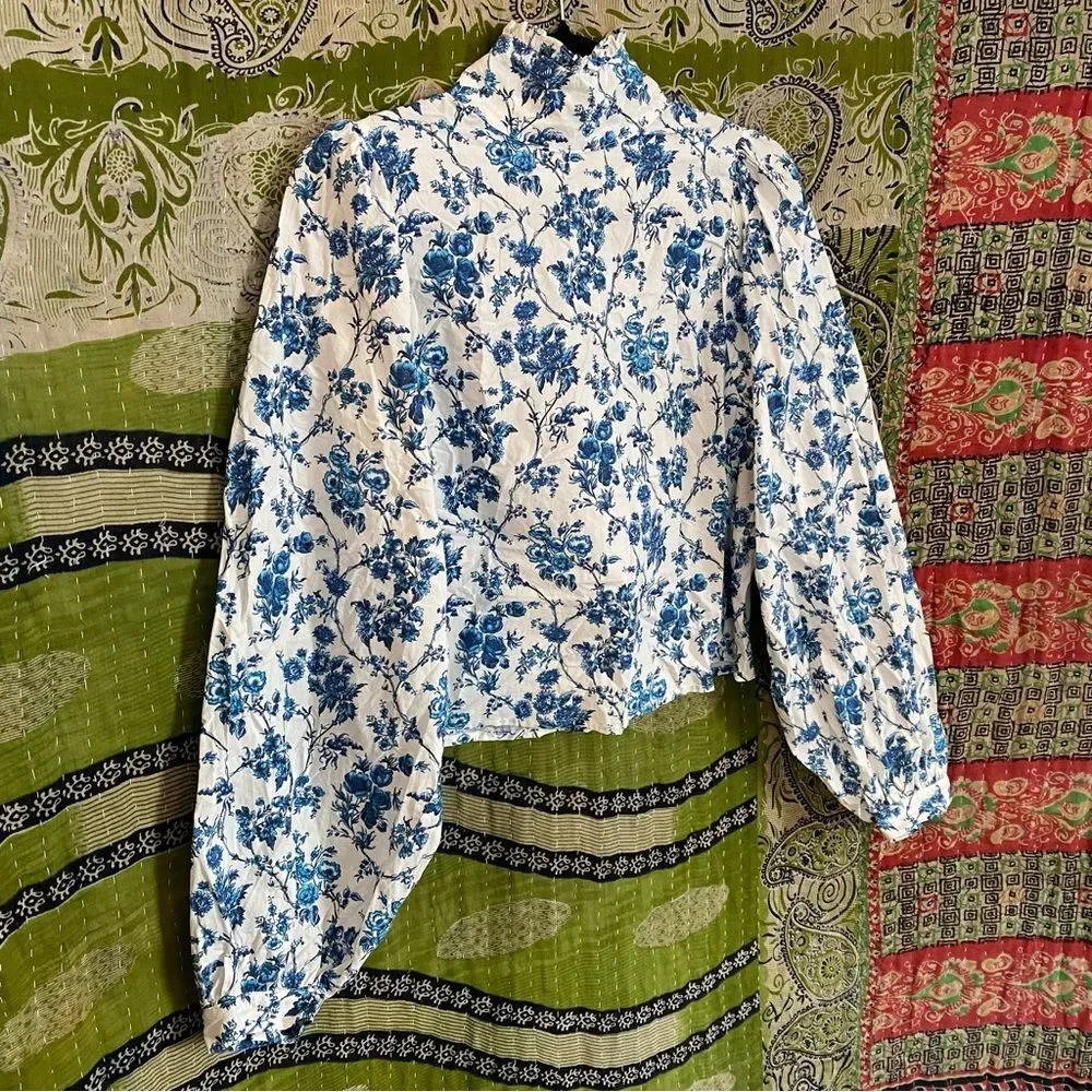 Meadows x Free People Big Blue Floral Carnation Turtleneck Blouse Size 6